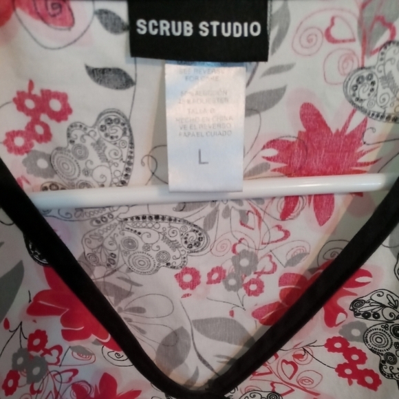 Scrub Studio Pink Butterfly Print Shirt - Picture 5 of 6